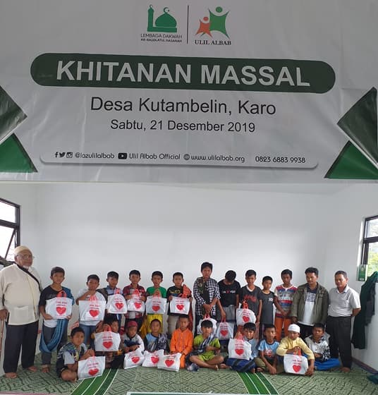 Khitan Massal di Masjid Baitul Makmur
