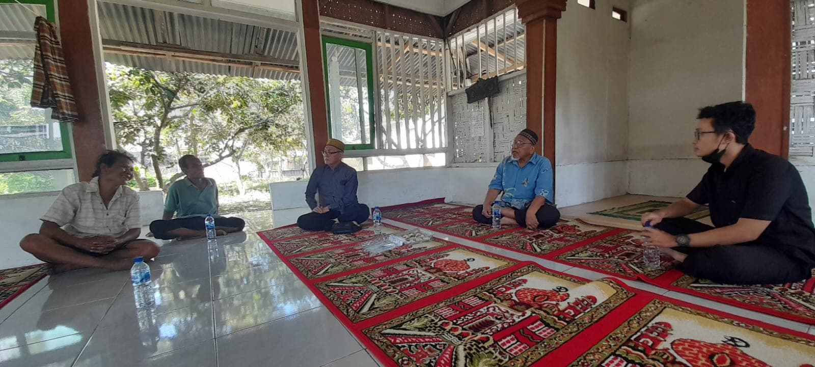 Mengantarkan Ustadz Burhan ( Alumni Cahaya Qur'an ) ke Mushallah Ikwan Nul Muslimin